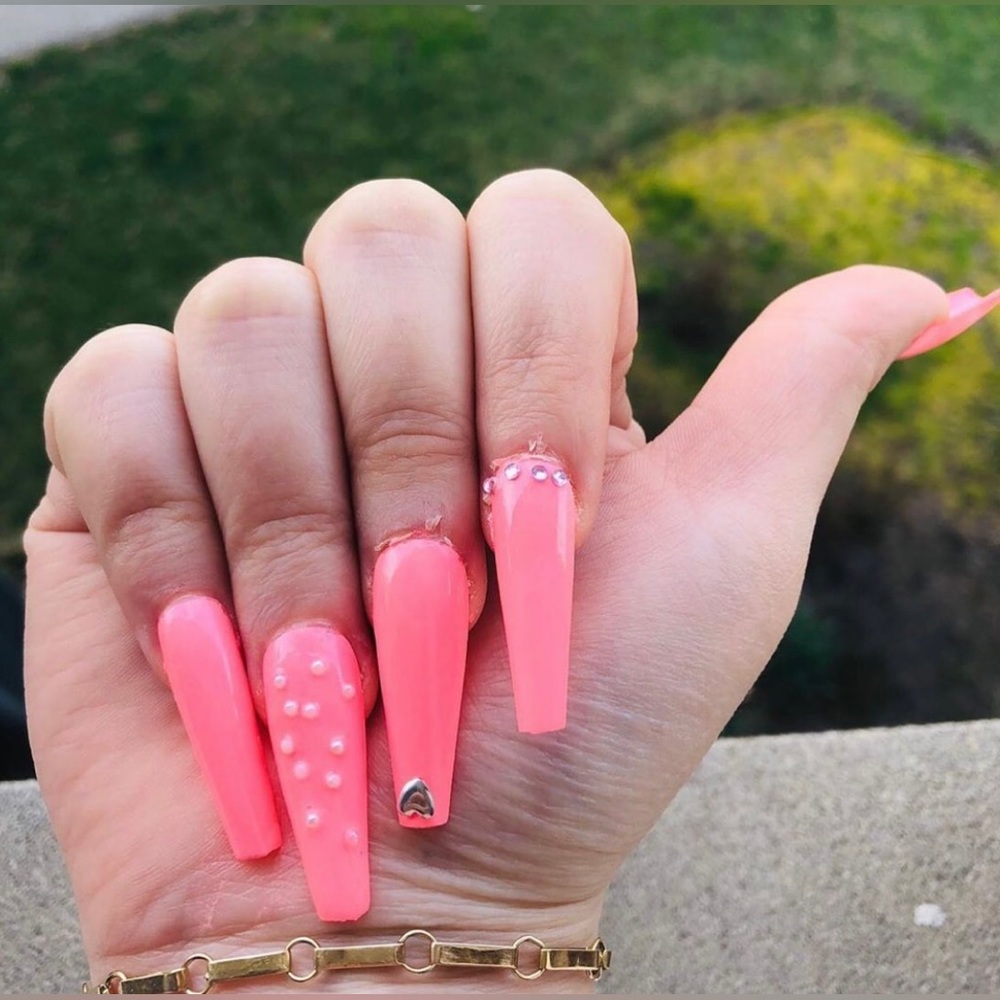 Press on nails